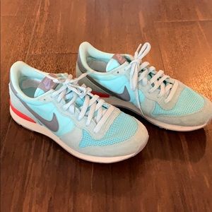 Nike sneakers size 8